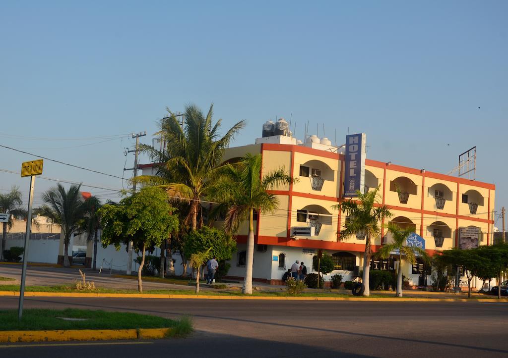 Hotel Las Fuentes Los Mochis Exterior photo