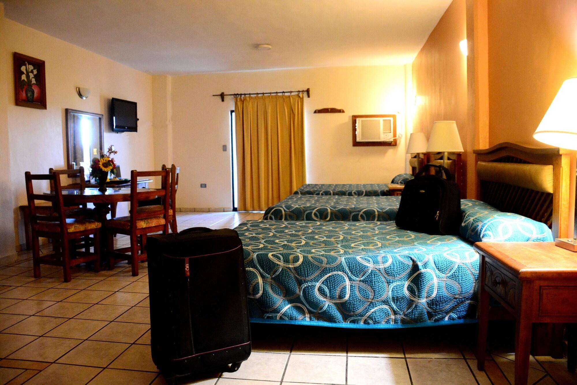 Hotel Las Fuentes Los Mochis Exterior photo
