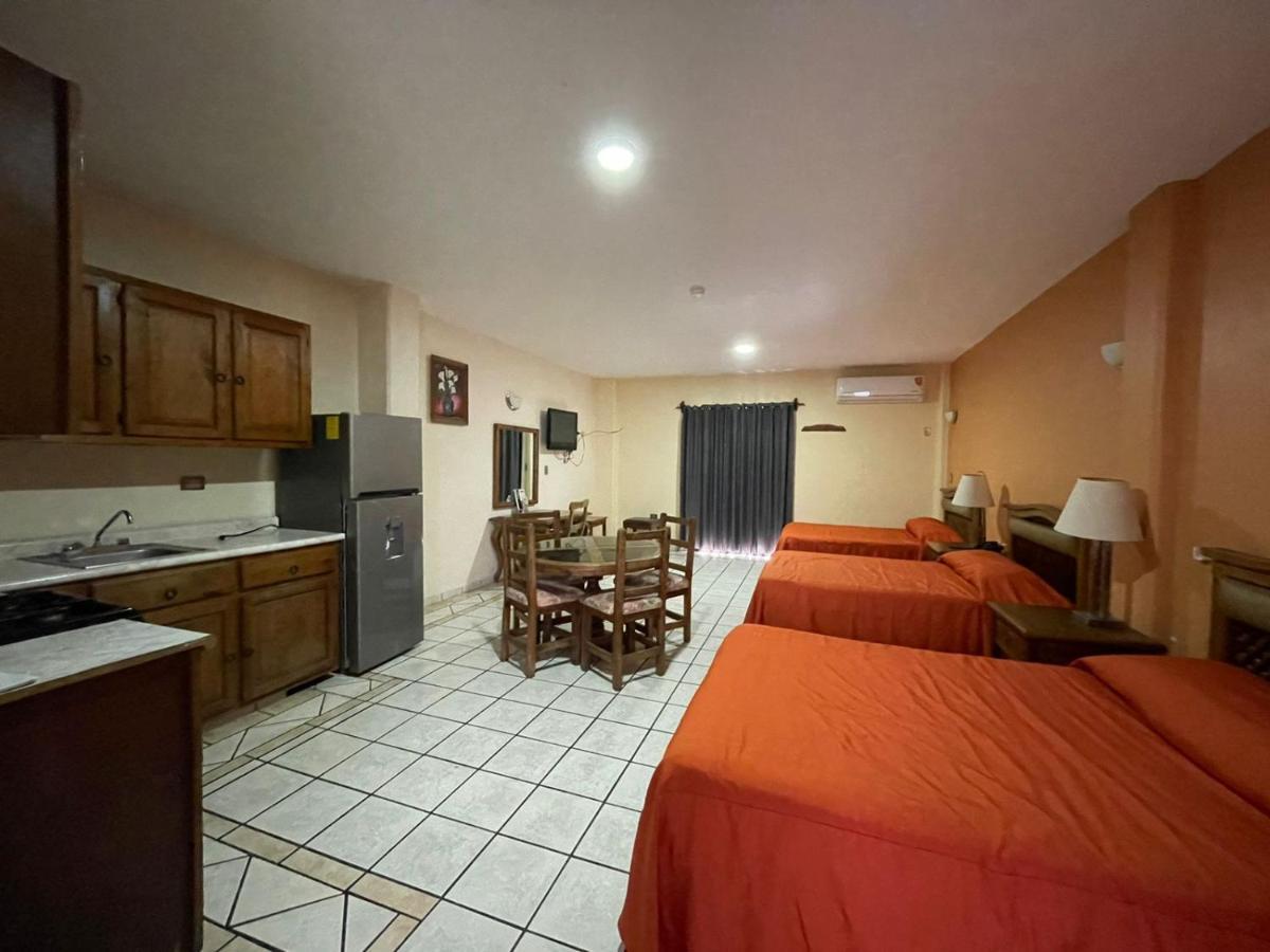 Hotel Las Fuentes Los Mochis Exterior photo