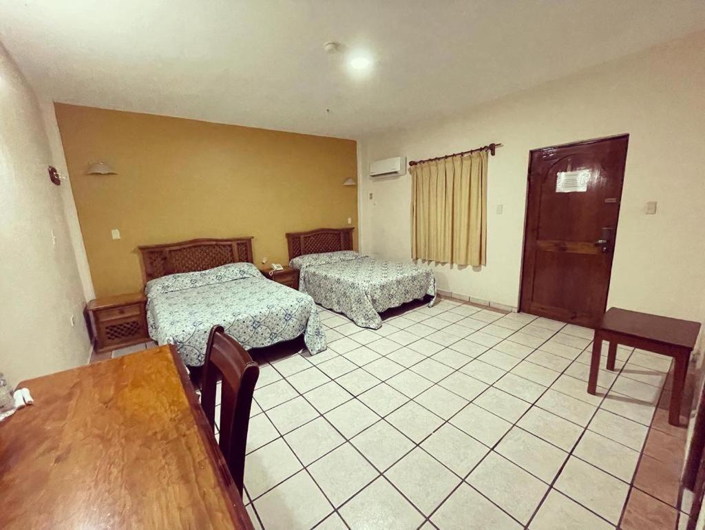 Hotel Las Fuentes Los Mochis Exterior photo
