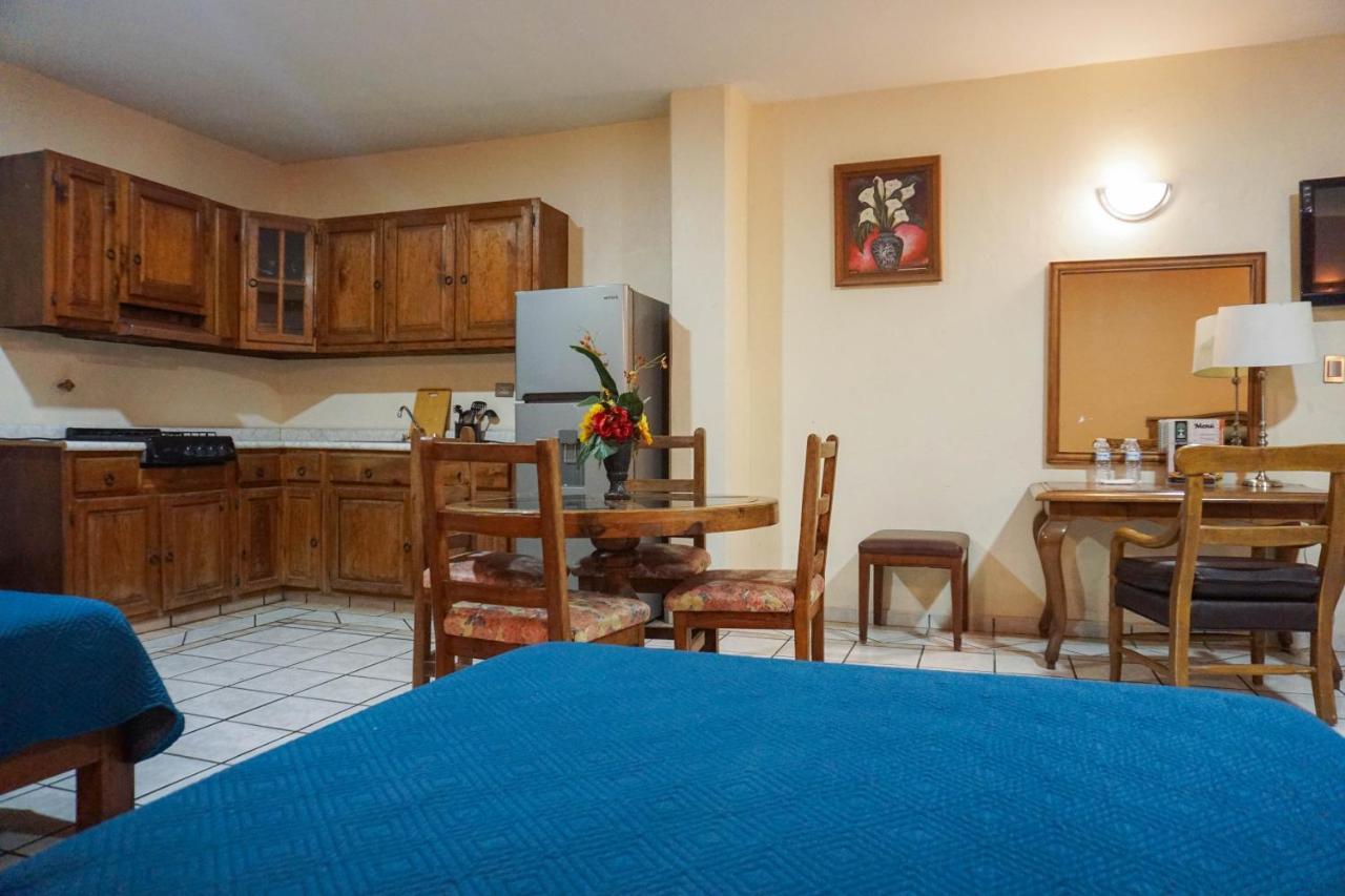 Hotel Las Fuentes Los Mochis Exterior photo