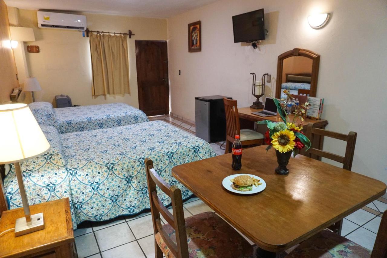 Hotel Las Fuentes Los Mochis Exterior photo
