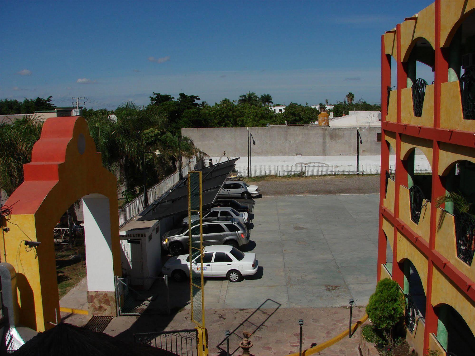 Hotel Las Fuentes Los Mochis Exterior photo