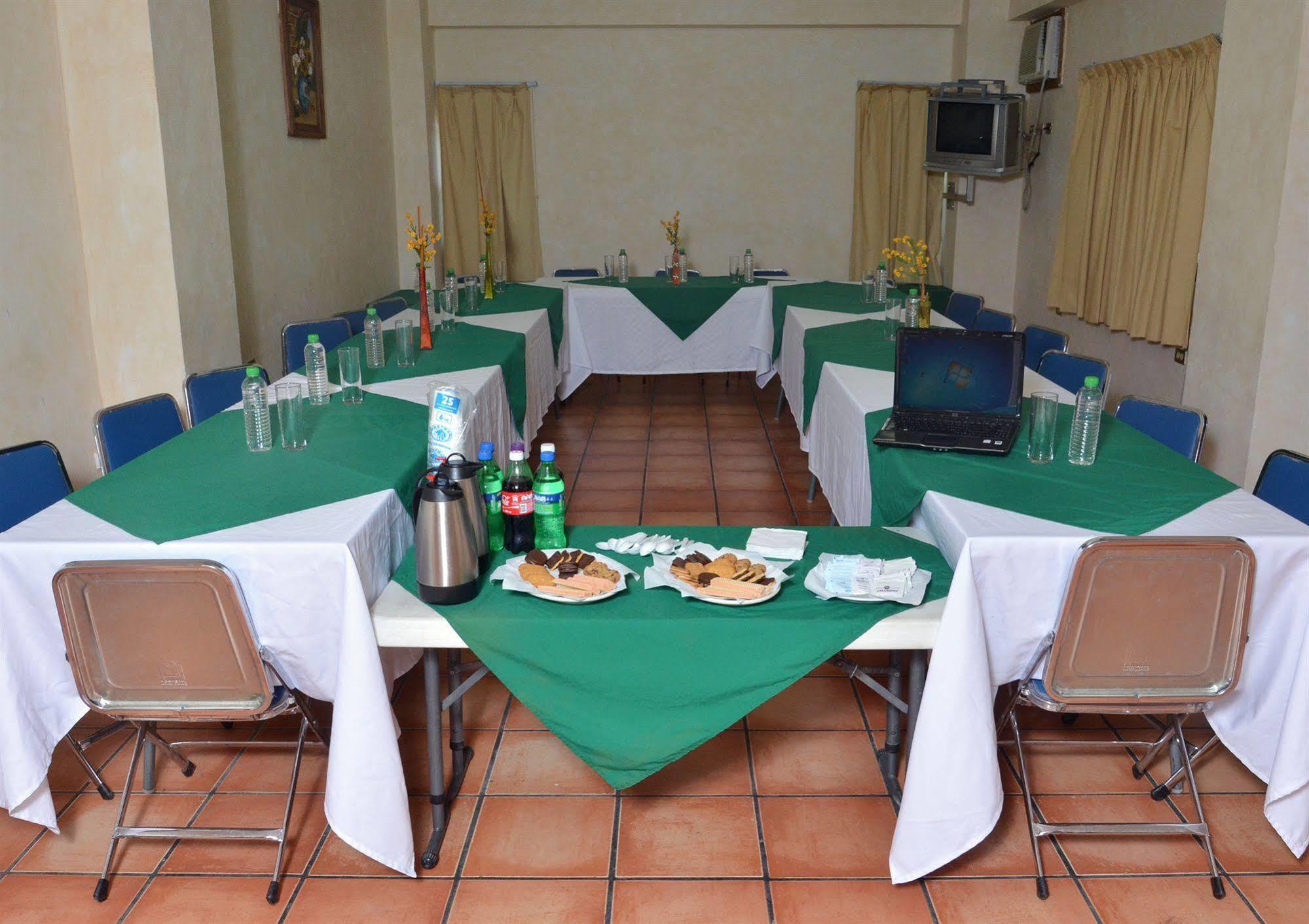 Hotel Las Fuentes Los Mochis Exterior photo